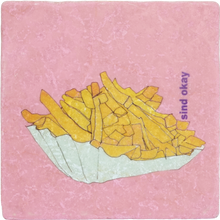 Laden Sie das Bild in den Galerie-Viewer, Jakob Mayer - "Pommes sind okay" - Fliese Produktfoto - 2020