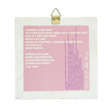 Laden Sie das Bild in den Galerie-Viewer, Jakob Mayer - "Pommes sind okay" Fliese back cover